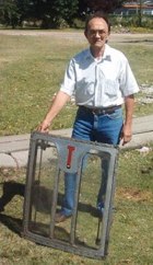 Humberto Arioni y la puerta del FAU 156