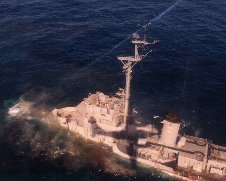 El agua ya cubre casi toda la superestructura