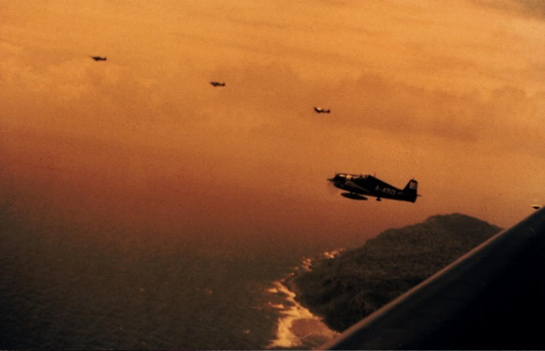 Los F6F-5 Hellcat de la Aviacin Naval Uruguaya en la ruta del Atlntico